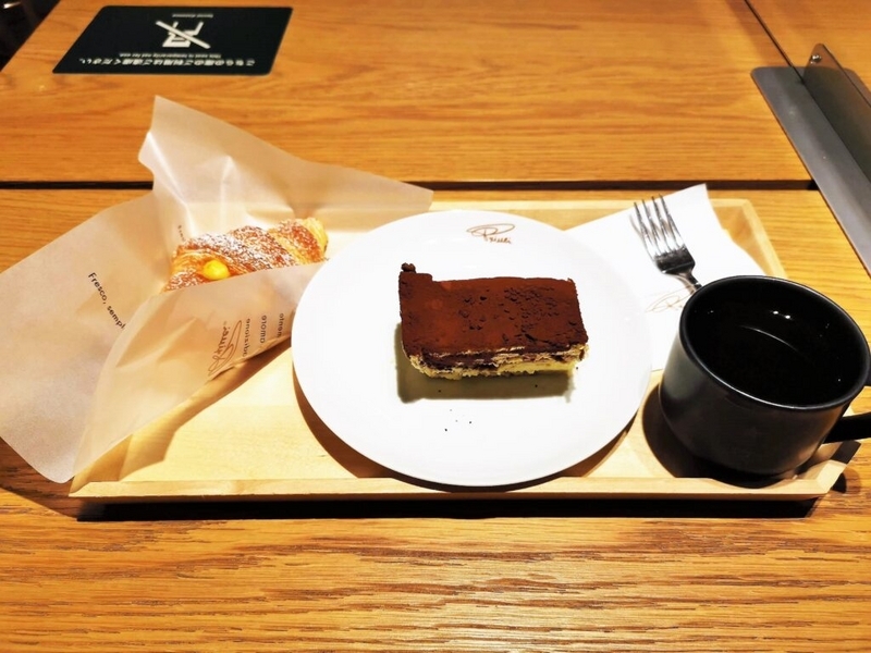 STARBUCKS RESERVE® STORE（銀座）のティラミスの写真