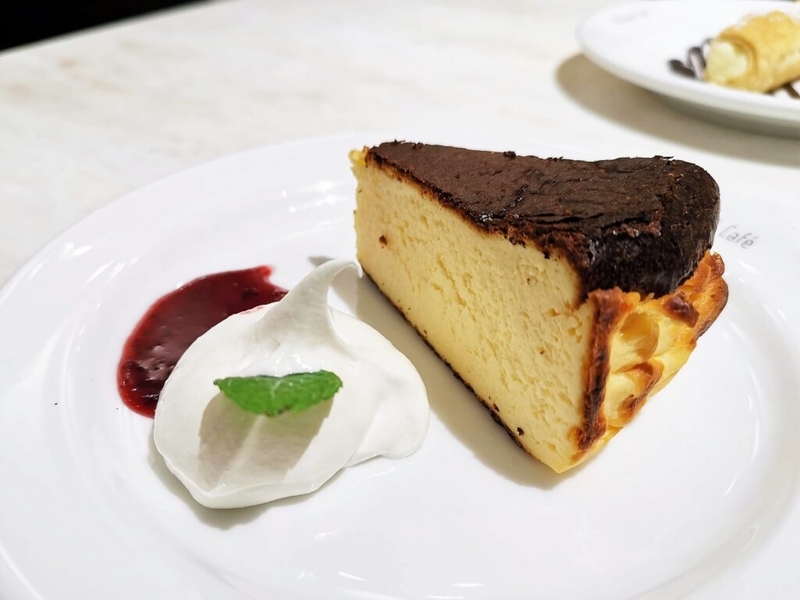 Béchamel Café（ベシャメルカフェ） のバスクチーズケーキ (6)