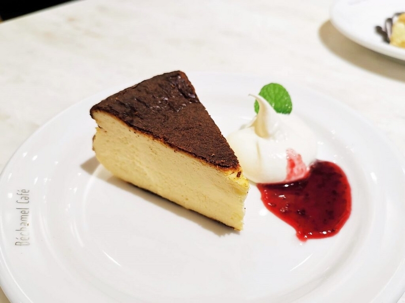 Béchamel Café（ベシャメルカフェ） のバスクチーズケーキ (8)