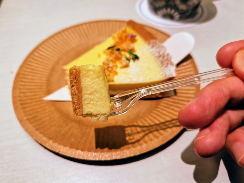 ○△□（マルサンカクシカク）のベイクドレアチーズケーキの写真 (2)