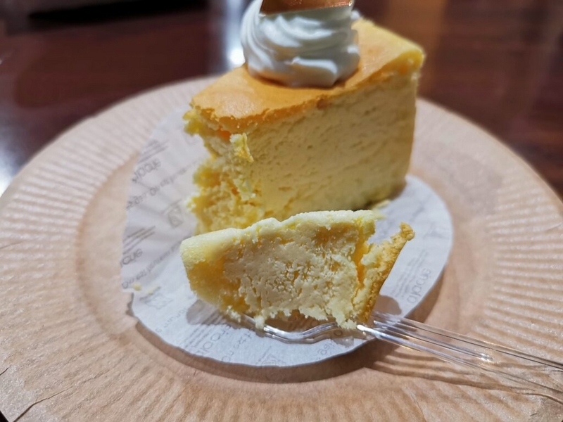 都立家政、パティスリーふじの木のスフレチーズケーキ（450円）