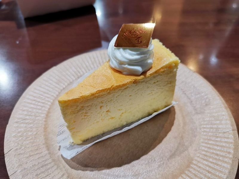 都立家政、パティスリーふじの木のスフレチーズケーキ（450円）