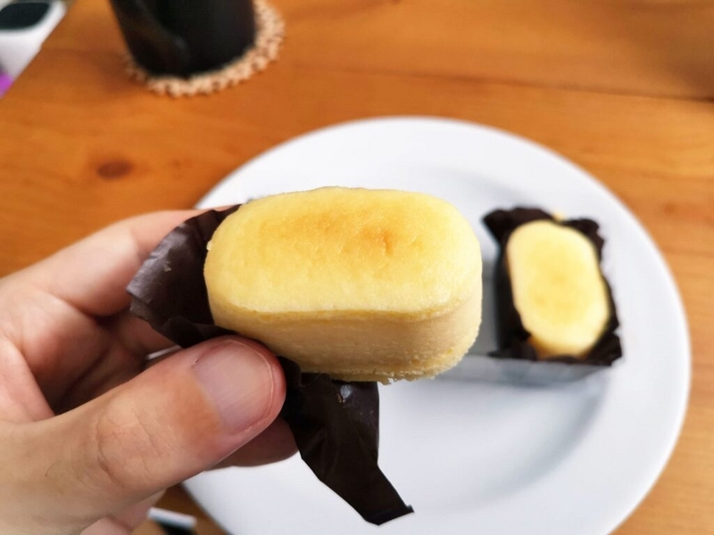 ローソン（不二家）のプチスフレ　チーズ＆チョコチーズ (1)