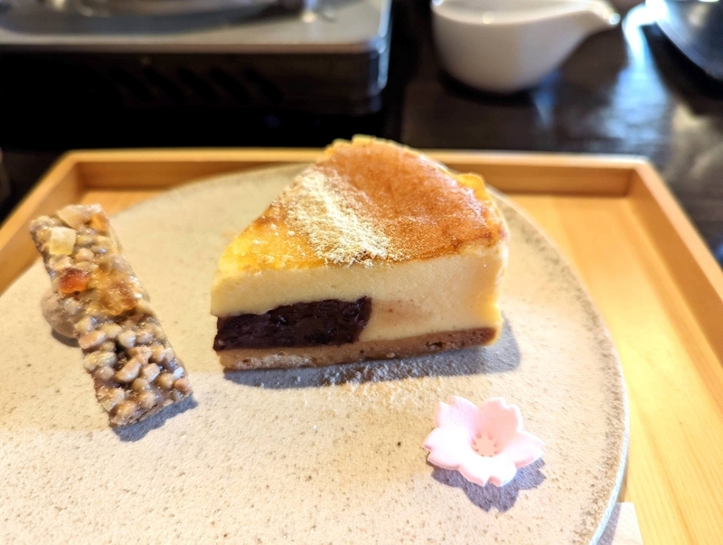 京都・豆腐料理 松ヶ枝の「sonoka そば茶あんチーズケーキ」 (2)