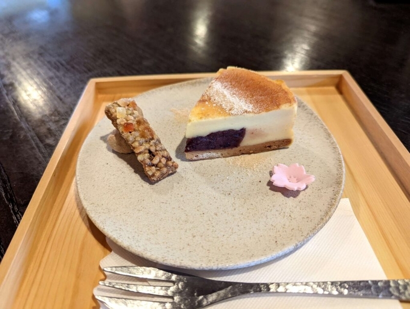 京都・豆腐料理 松ヶ枝の「sonoka そば茶あんチーズケーキ」 (2)