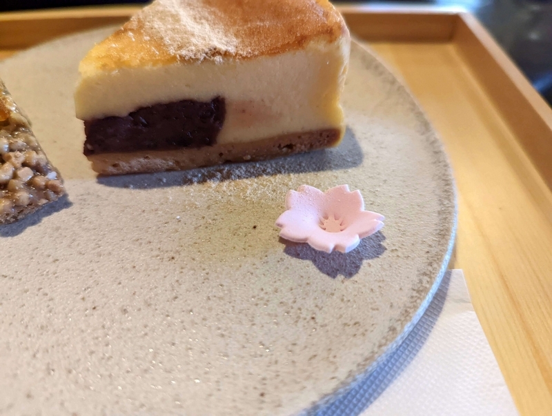 京都・豆腐料理 松ヶ枝の「sonoka そば茶あんチーズケーキ」 (2)