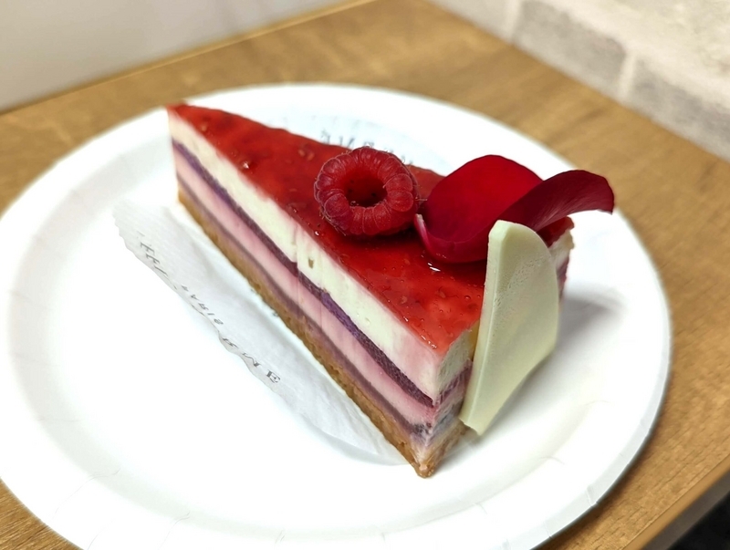 PIERRE HERMÉ PARIS（ピエール・エルメ）のチーズケーキイスパハン (3)