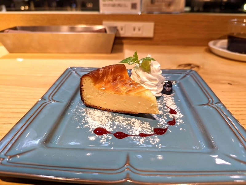 銀座　MAEKCAFE&GRILL(マークカフェアンドグリル)のベイクドチーズケーキ (4)