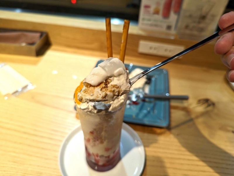 銀座　MAEKCAFE&GRILL(マークカフェアンドグリル)のチーズケーキパフェ (5)