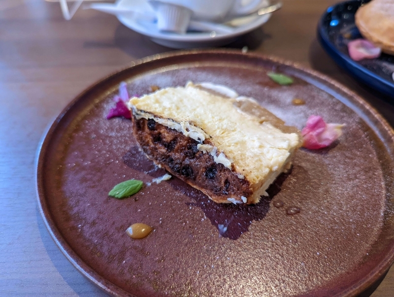 CAFE & RESTAURANT BRICK(弘前赤レンガ倉庫) りんごのバスクチーズケーキ (2)