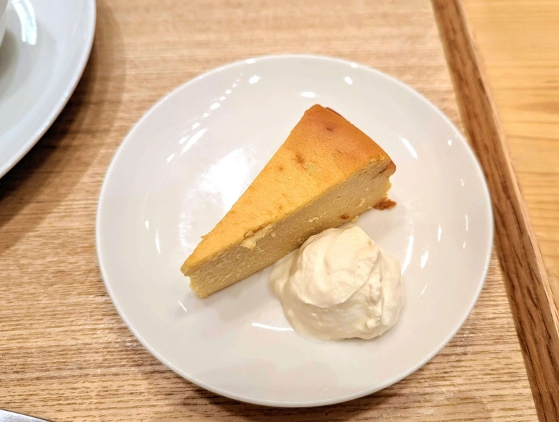 新宿cafe & meal muji のベイクドチーズケーキ (2)