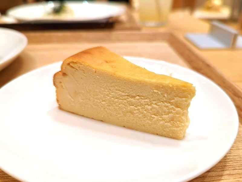 新宿cafe & meal muji のベイクドチーズケーキ (2)