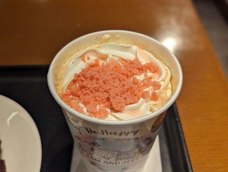 タリーズコーヒー「桜舞う 苺チーズケーキラテ」 (9)