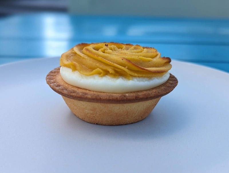 BAKE CHEESE TART「焼きたてチーズタルト 安納芋スイートポテト」の写真