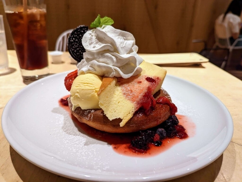 ディキシーダイナー(Dexee Diner)のチーズケーキがのったパンケーキ (3)