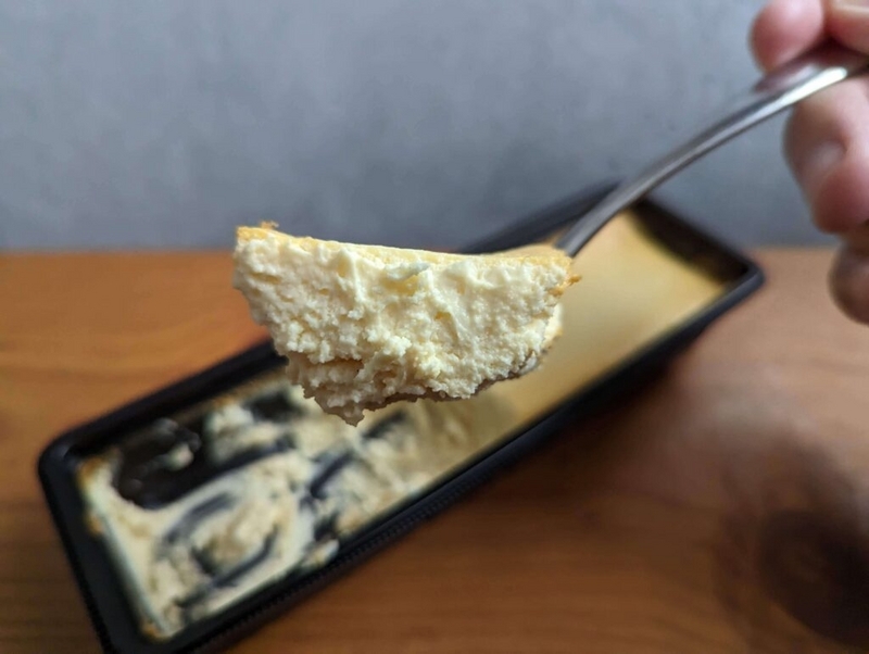 セブンイレブンの「とろなま食感チーズテリーヌ」 (3)