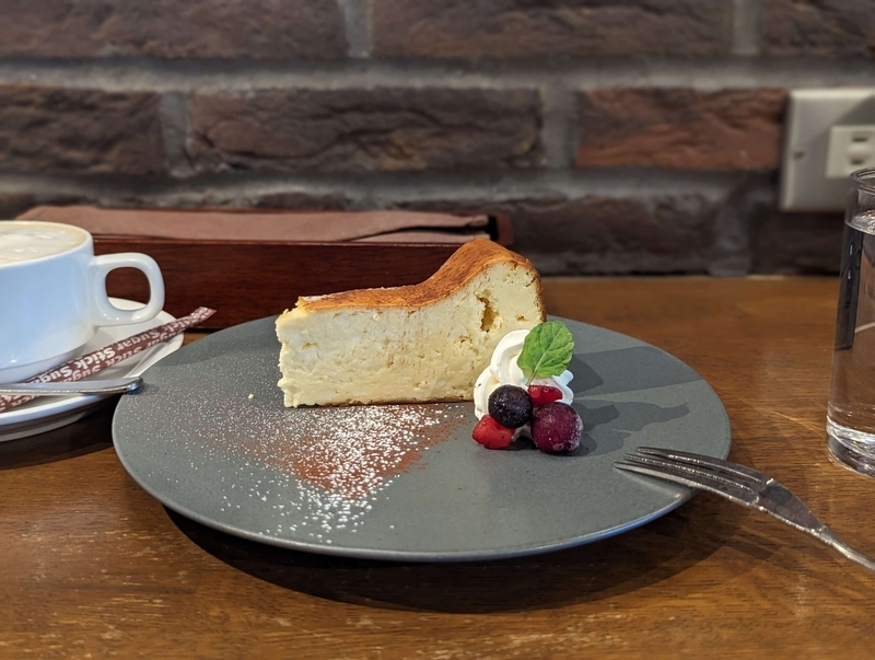 中野【bistro&grill me at park（ビストロ アンド グリル ミー アット パーク）】のチーズケーキ (6)