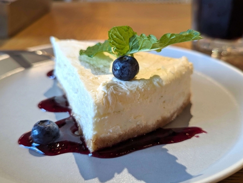 渋谷「フリーマン カフェ （FREEMAN CAFE）」のレアチーズケーキの写真