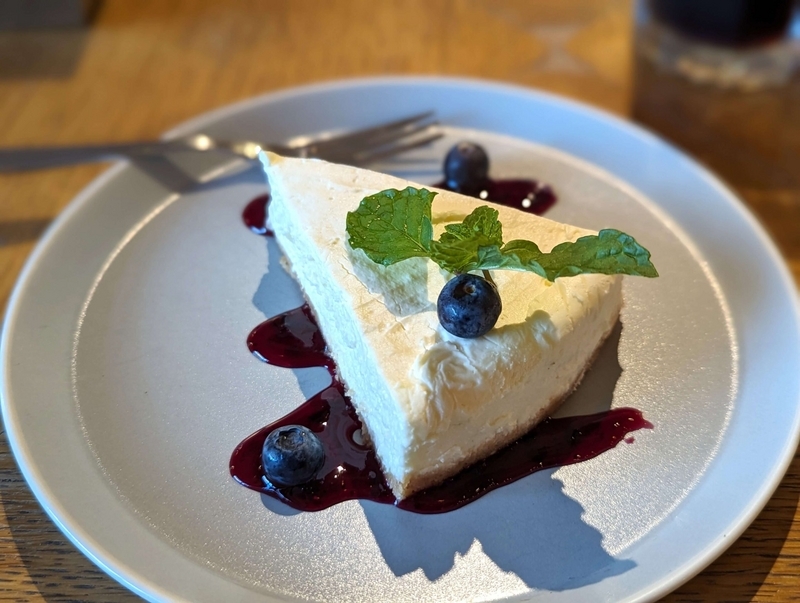 渋谷「フリーマン カフェ （FREEMAN CAFE）」のレアチーズケーキの写真