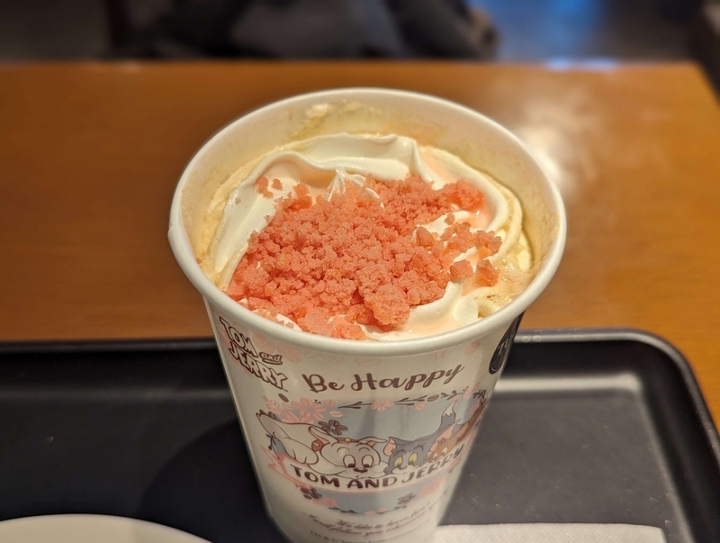 タリーズコーヒー「桜舞う 苺チーズケーキラテ」 (2)