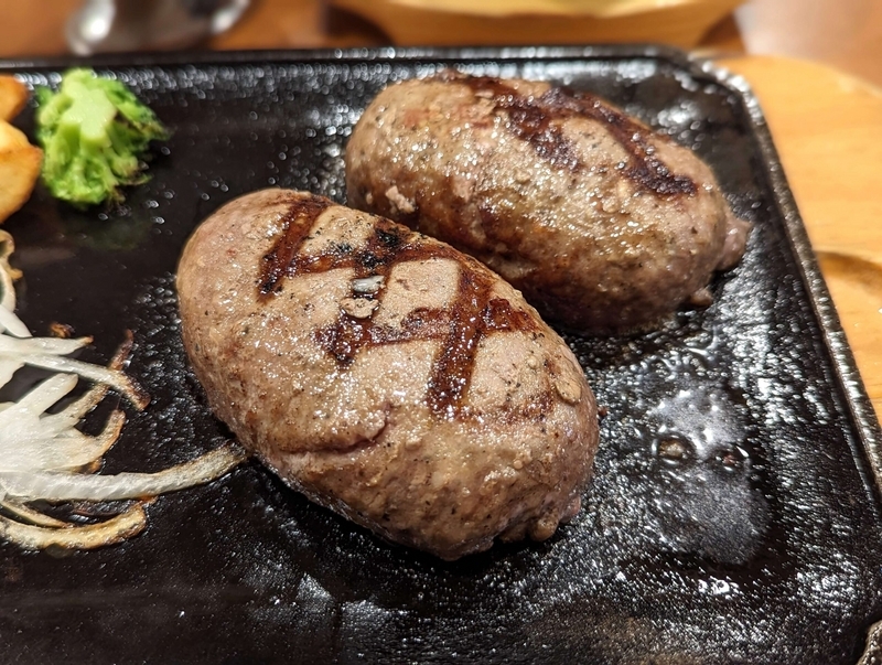 ビッグボーイの「直火焼き粗挽きビーフ100％大俵ハンバーグステーキ」