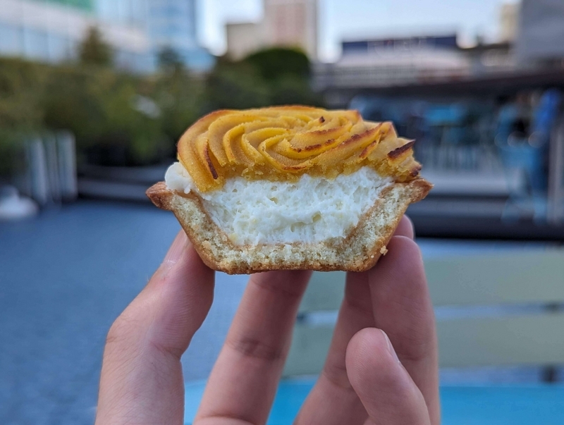 BAKE CHEESE TART「焼きたてチーズタルト 安納芋スイートポテト」の写真