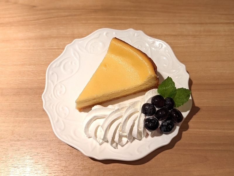 CAFÉ OASIS（カフェオアシス）のベイクドチーズケーキ (3)