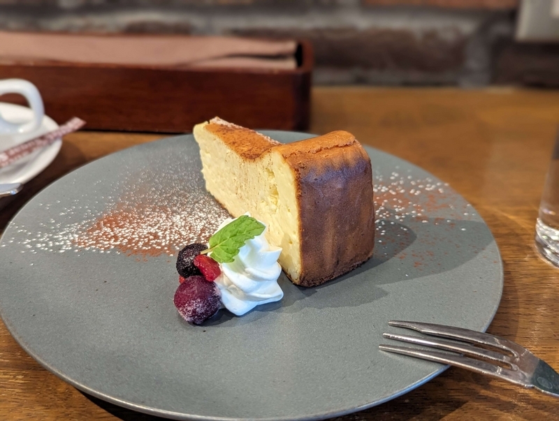 中野【bistro&grill me at park（ビストロ アンド グリル ミー アット パーク）】のチーズケーキ (6)