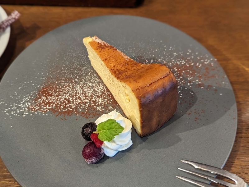 中野【bistro&grill me at park（ビストロ アンド グリル ミー アット パーク）】のチーズケーキ (6)