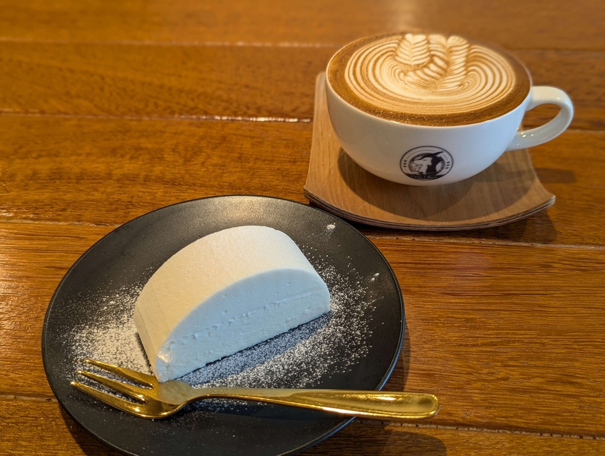 cafe 1 partの純白チーズテリーヌとカフェラテ