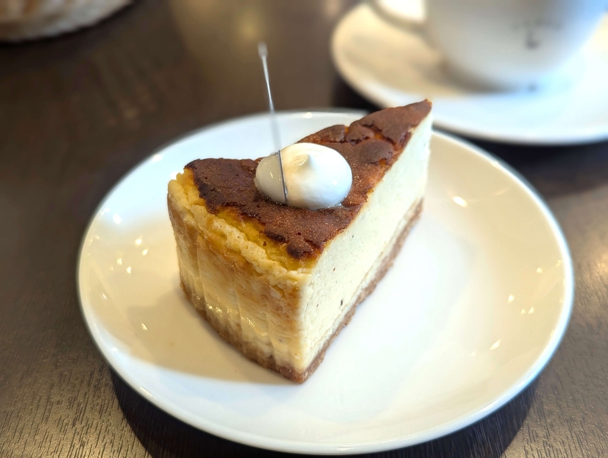 アルカション練馬店のバスクチーズケーキ