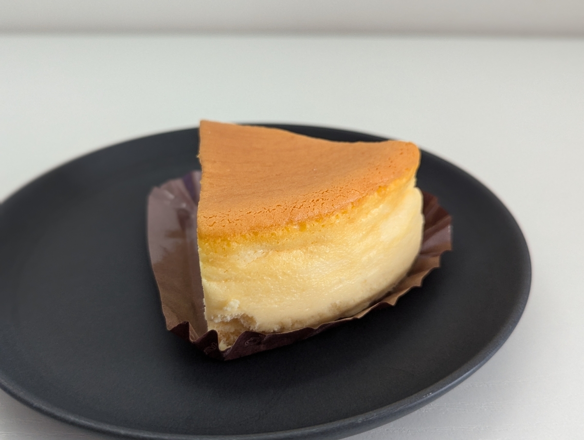 【シャトレーゼ】なめらかスフレチーズケーキ｜248円とは思えないクオリティの高さ！