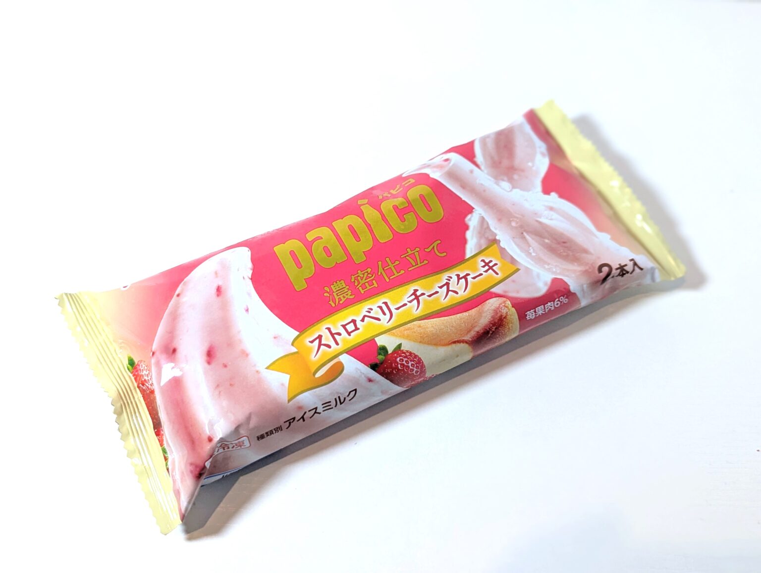 Papiko 【パピコ 濃密仕立て ストロベリーチーズケーキ】を実食レビュー!これまでにないチーズを使ったパピコ、その味について詳細レポ | チーズケーキ通信