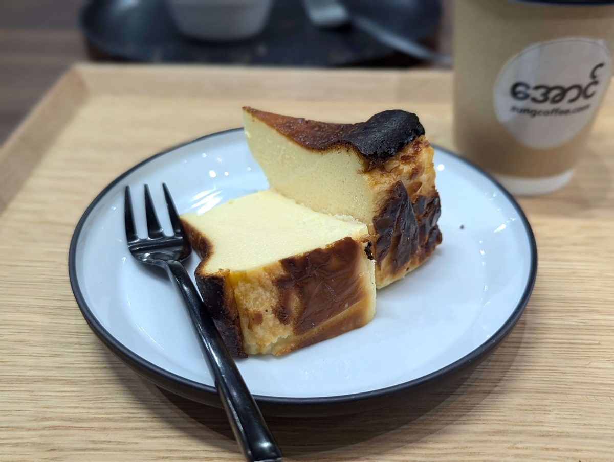 アウンコーヒー（aung coffee）のバスクチーズケーキ