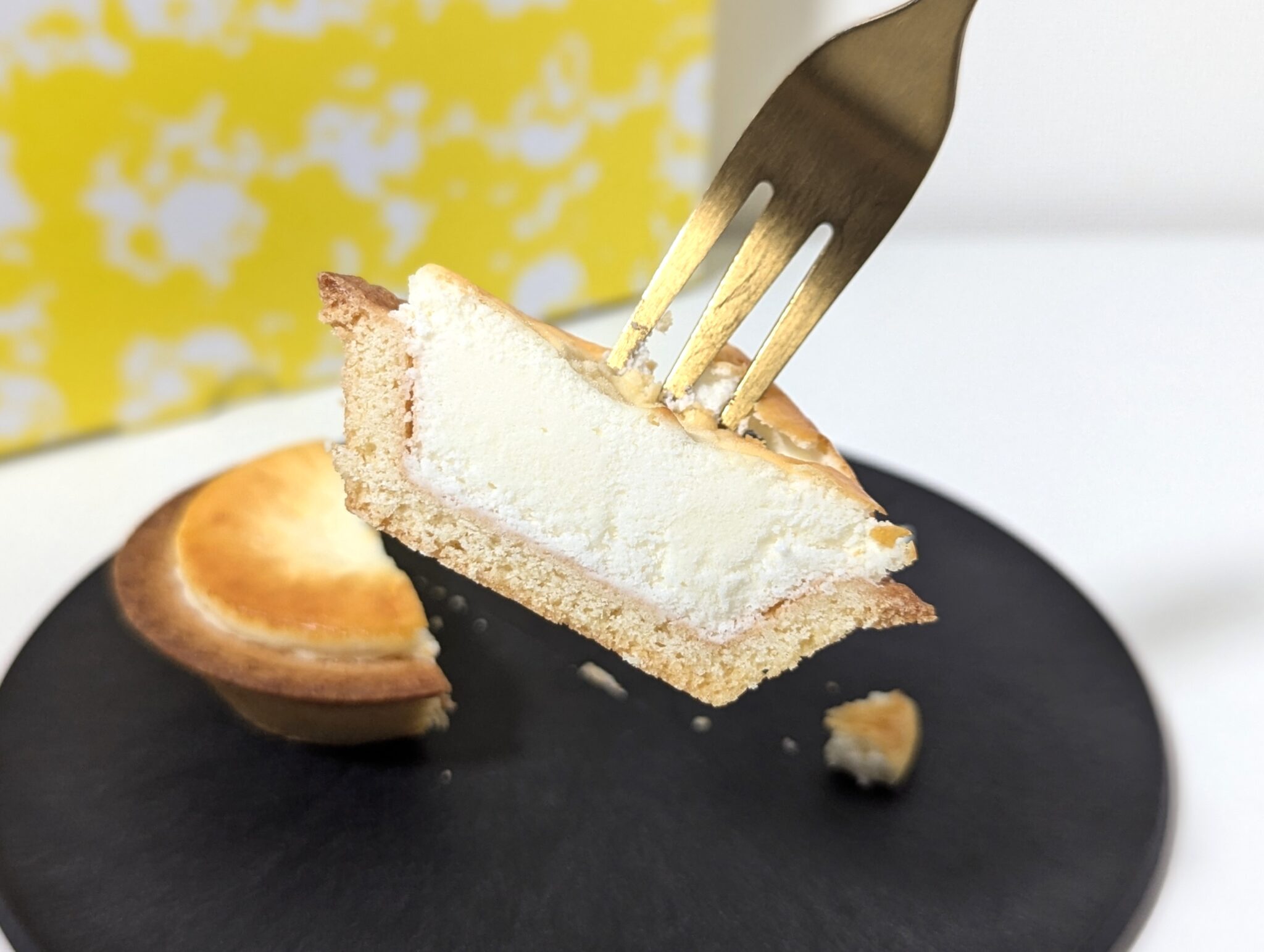 お取り寄せ個包装チーズタルト【BAKE CHEESE TART】の「チーズタルト 6P BOX」を食べてみた | チーズケーキ通信