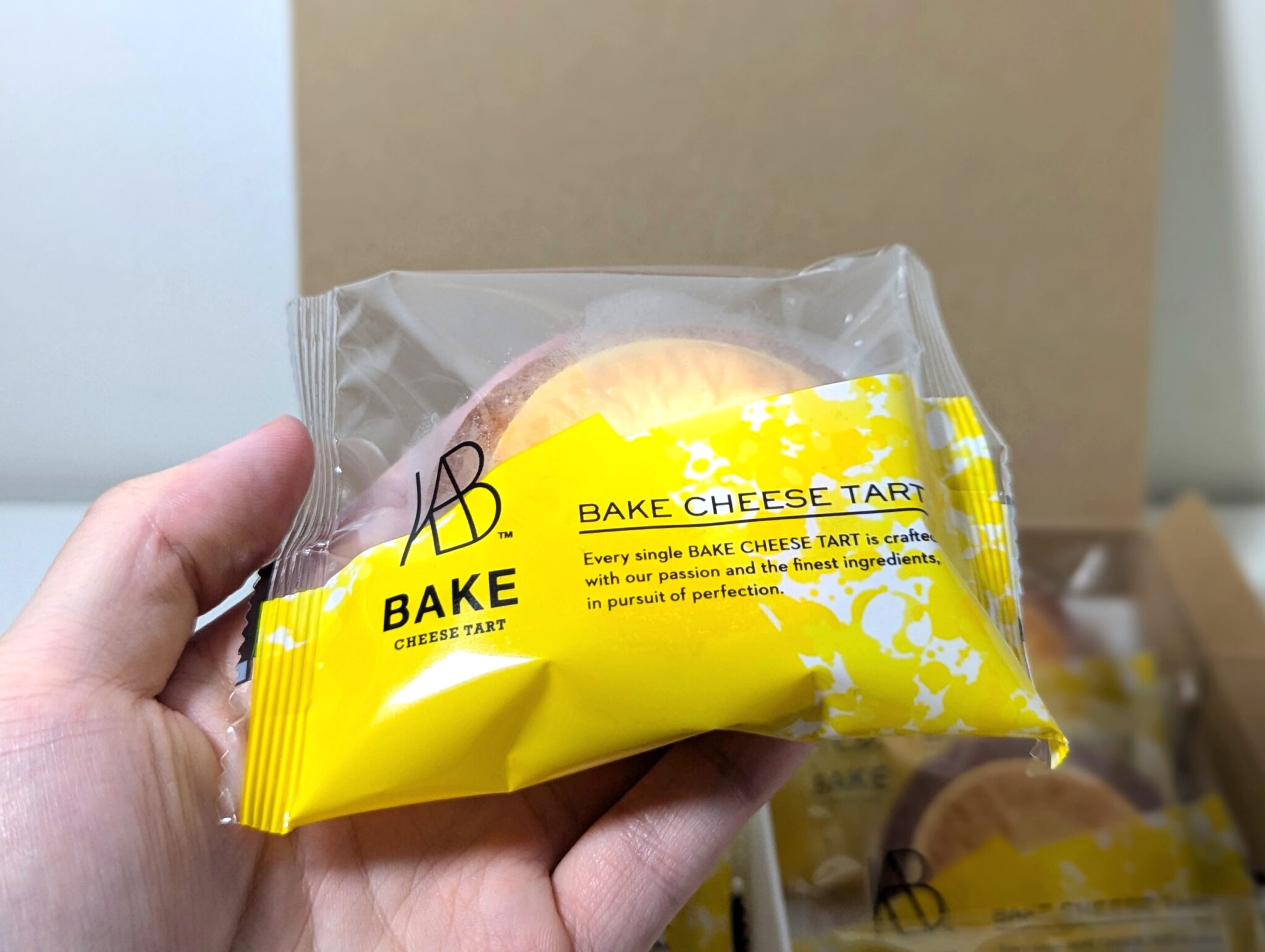 お取り寄せ個包装チーズタルト【BAKE CHEESE TART】の「チーズタルト 6P BOX」を食べてみた | チーズケーキ通信