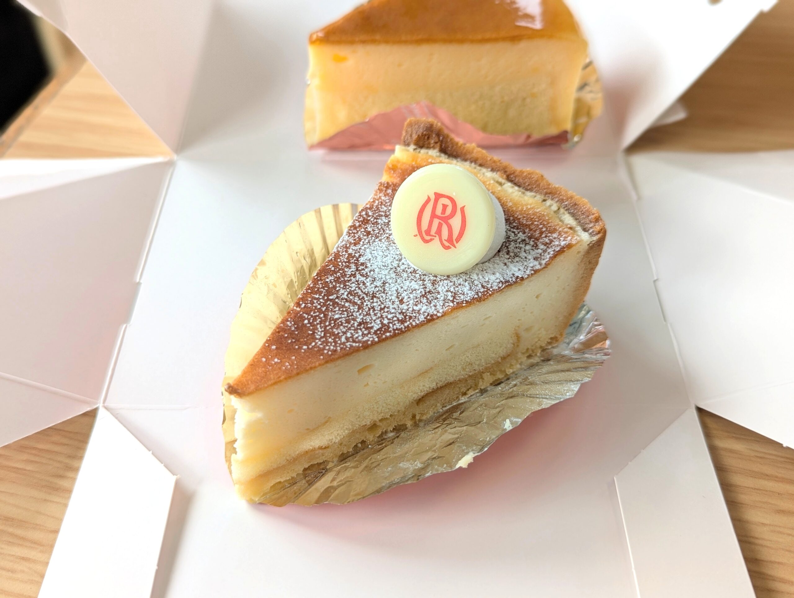 白バラ「キリのチーズケーキ」