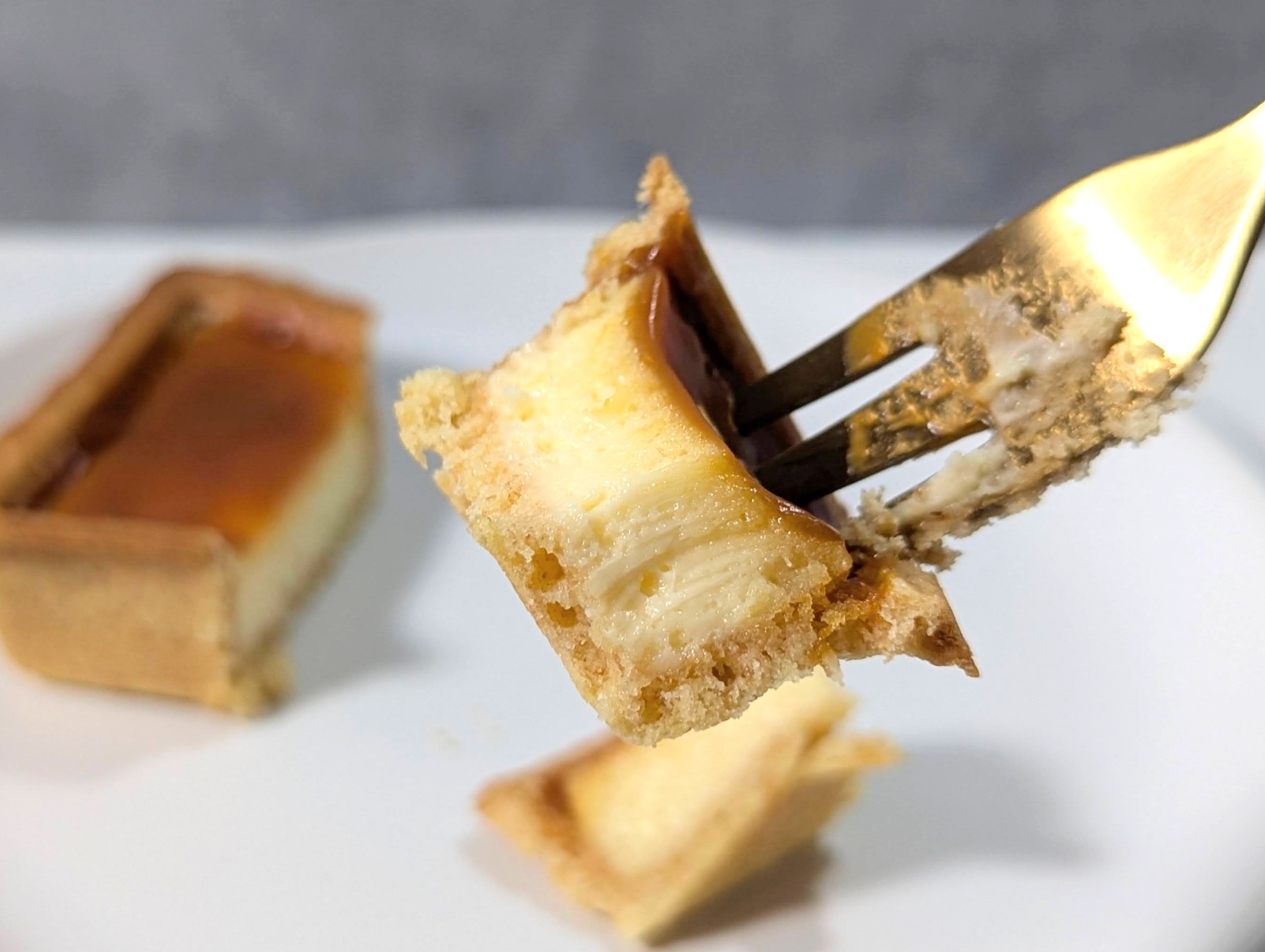 「BAKE CHEESE TART、焼きたてタルト焦がしキャラメルベイクドチーズ（341円） (8)