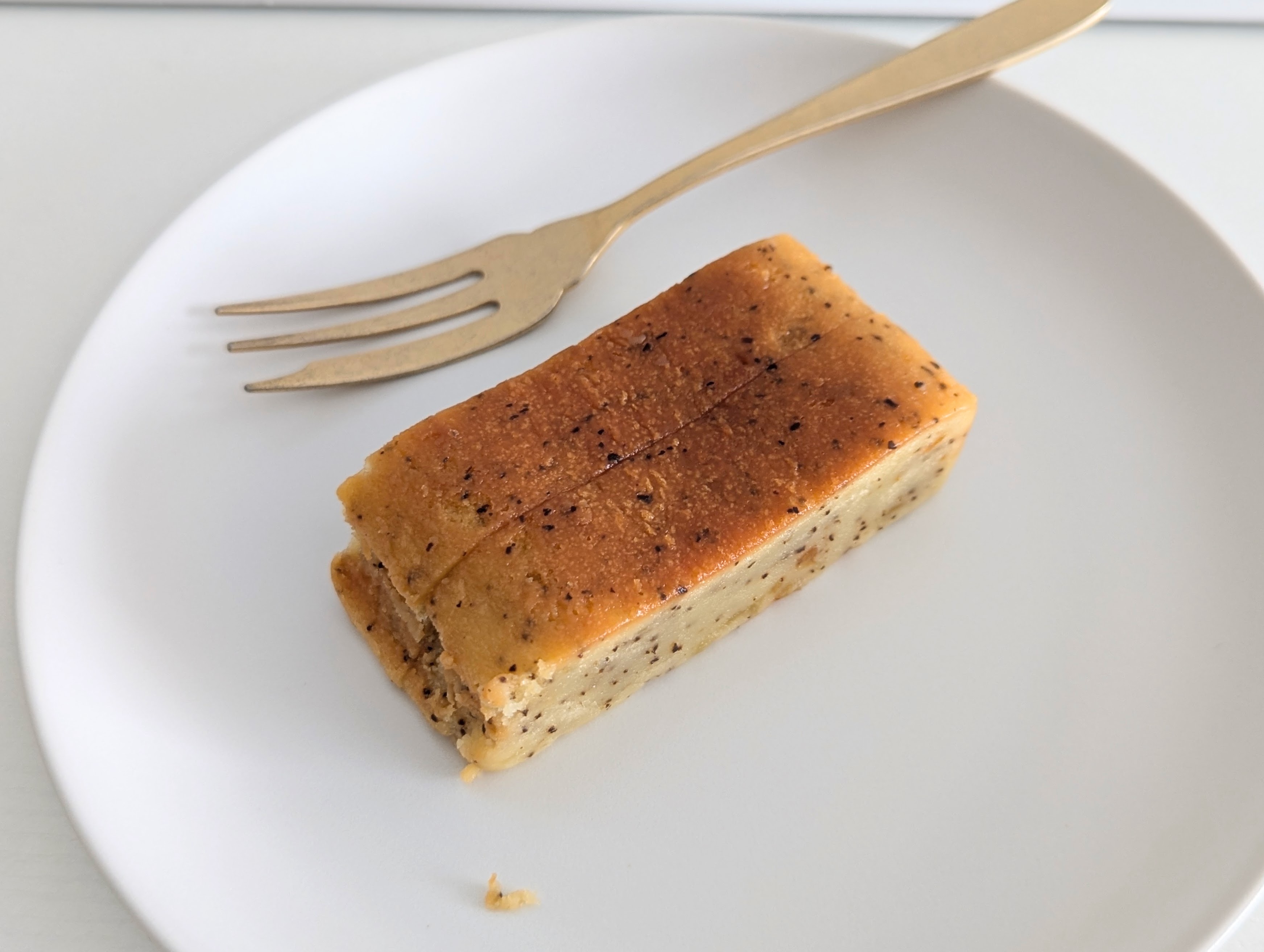 ファミリーマート、【ファミマでアフタヌーンティー】紅茶チーズケーキ(オレンジピール入り) (14)