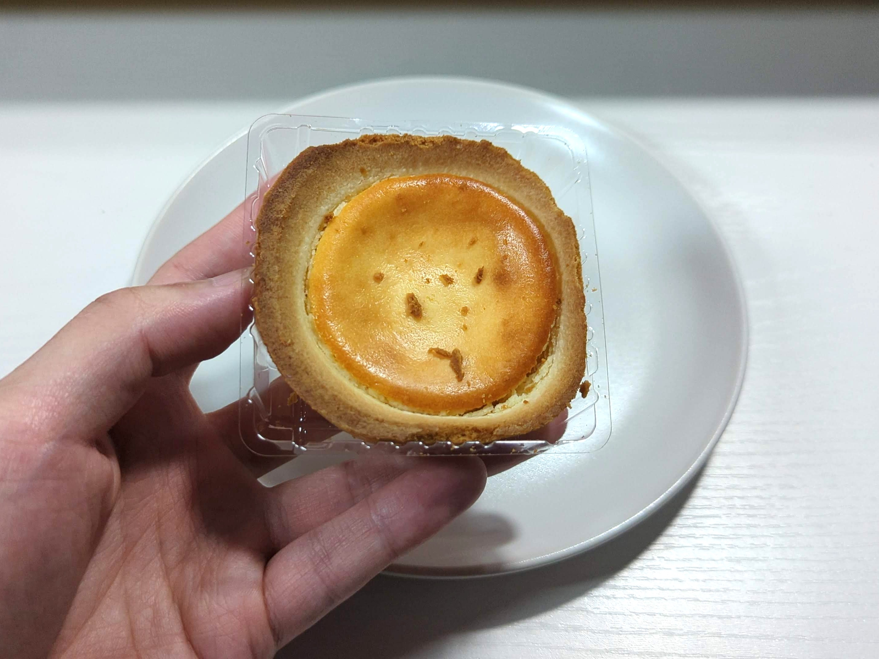 いなげや 「食卓応援セレクト」食卓応援プレミアム「北海道直送牛乳使用」を使ったベイクドチーズタルト (2)