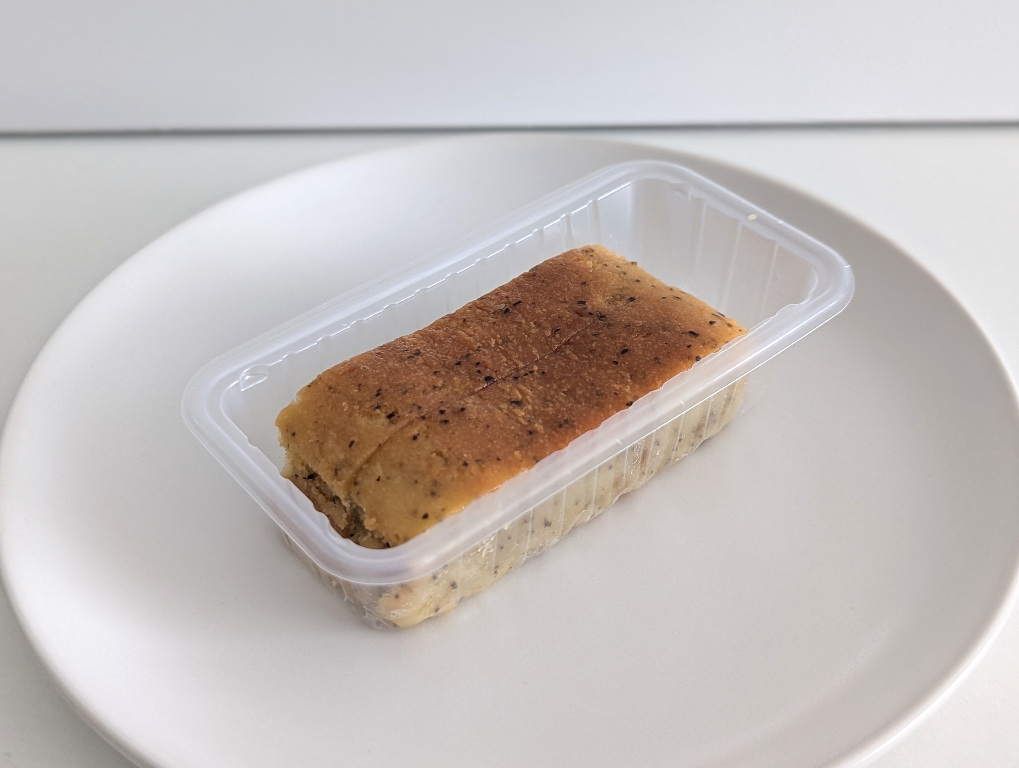 ファミリーマート、【ファミマでアフタヌーンティー】紅茶チーズケーキ（オレンジピール入り） (7)