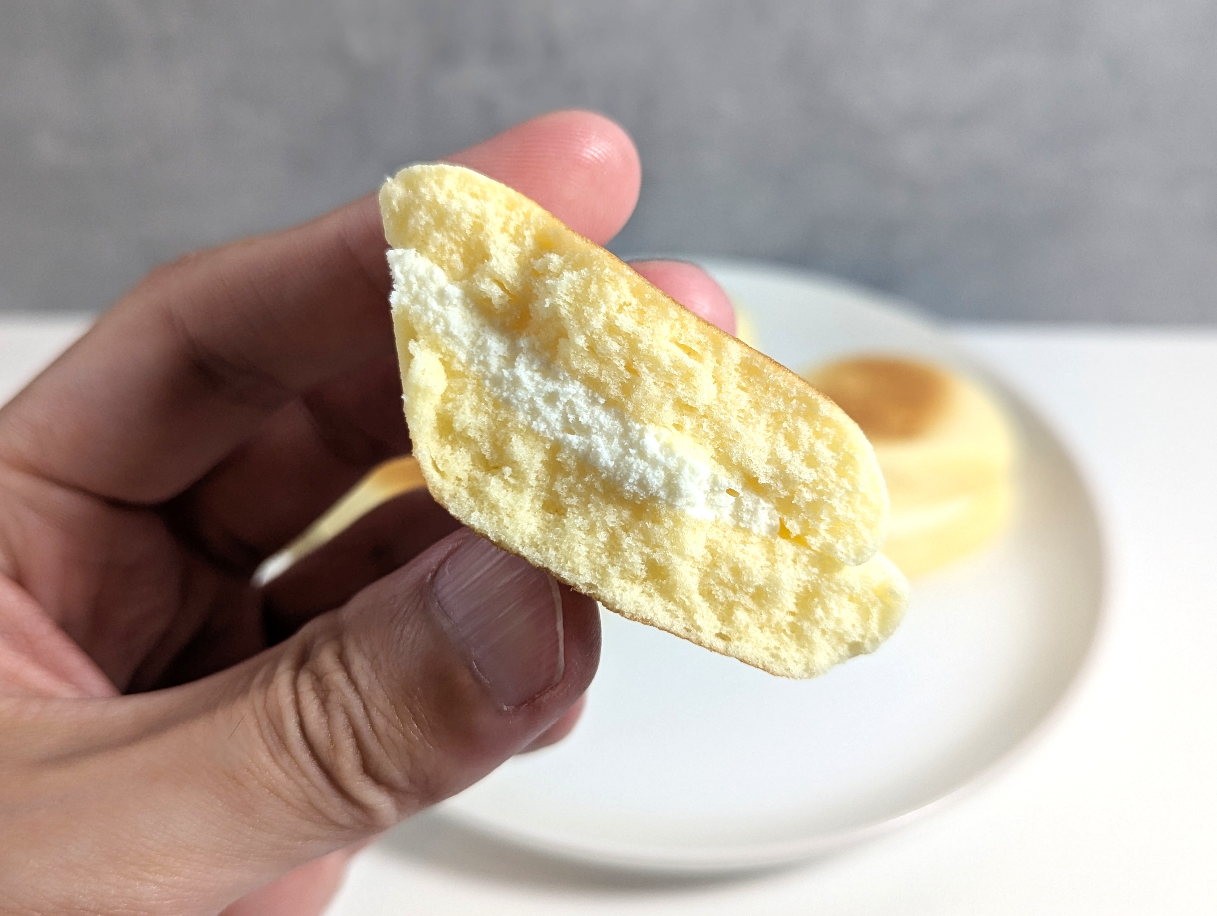 セブンイレブン、焼きチーズスフレ、チーズクリーム (7)