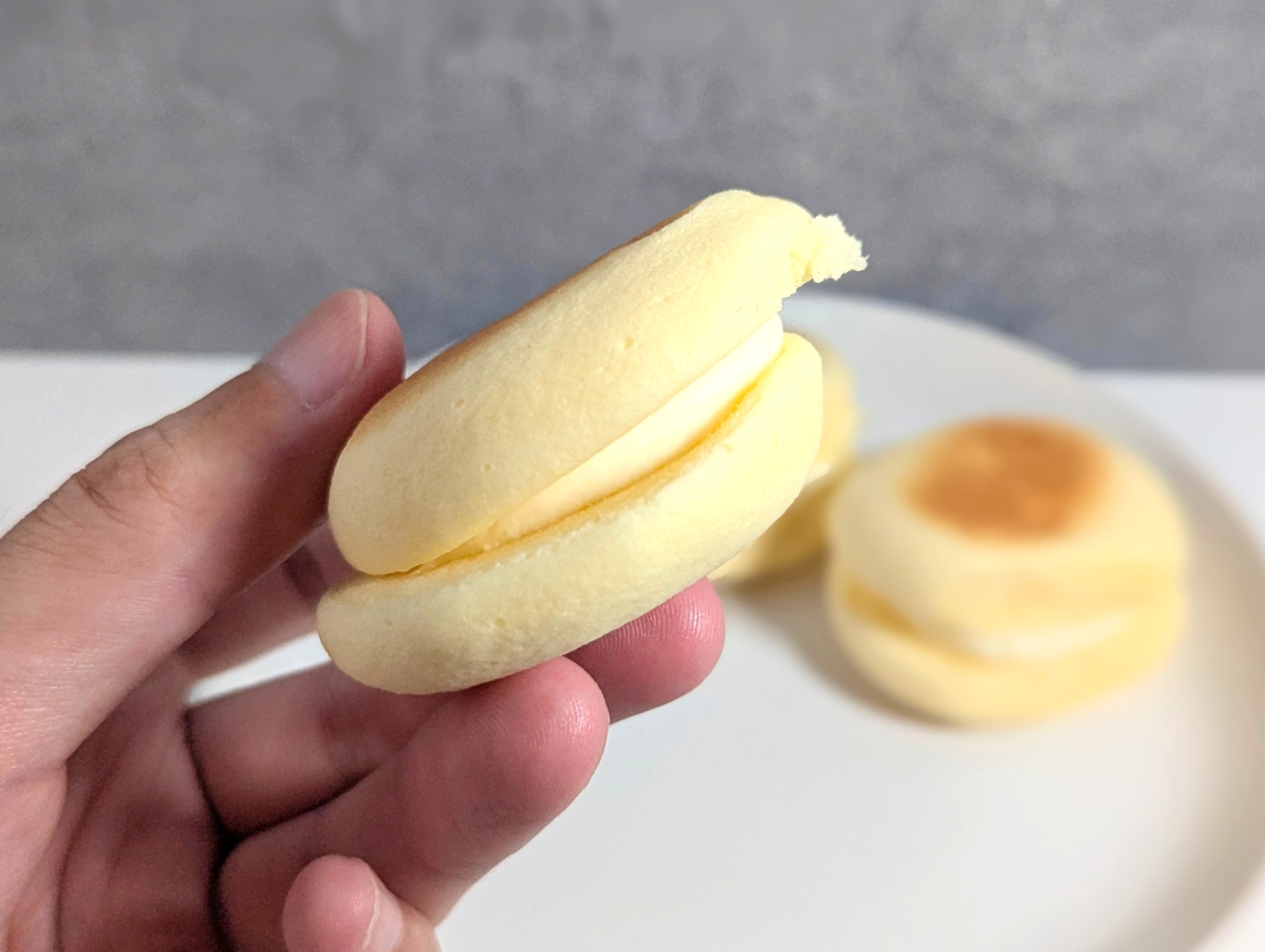 セブンイレブン、焼きチーズスフレ、チーズクリーム (8)