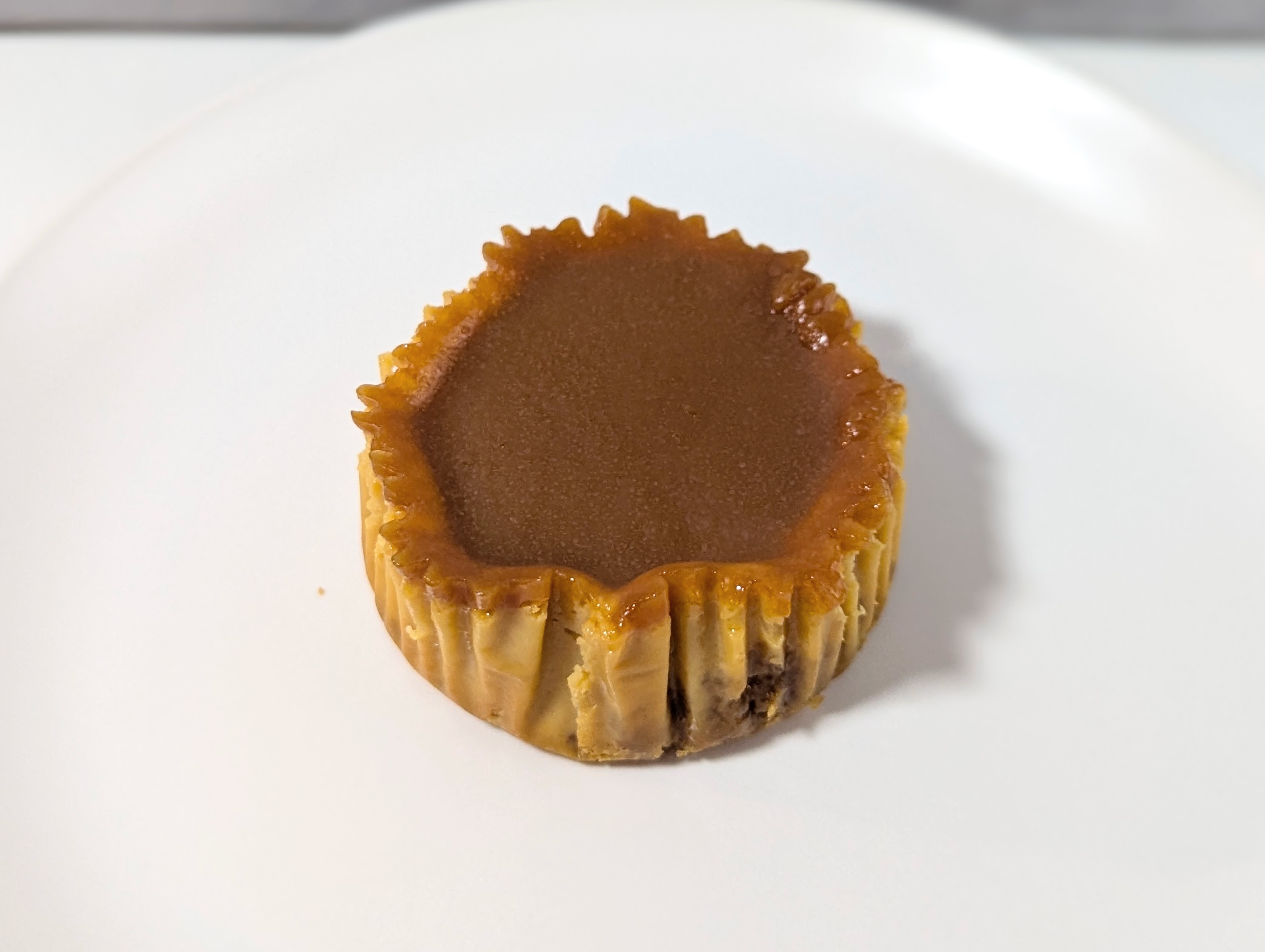 セブンイレブン、とろ生チーズケーキ、塩キャラメル