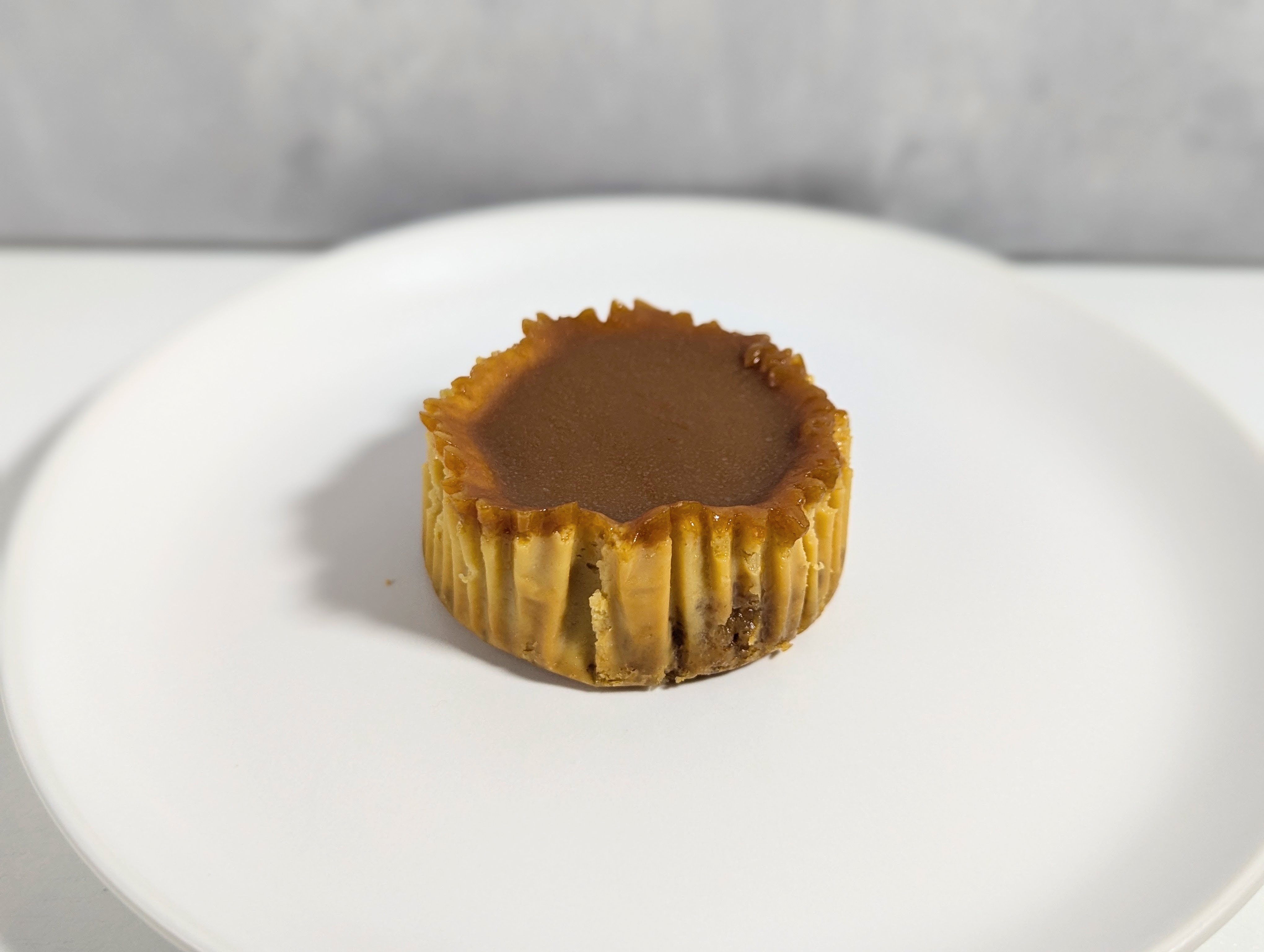 セブンイレブン、とろ生チーズケーキ、塩キャラメル