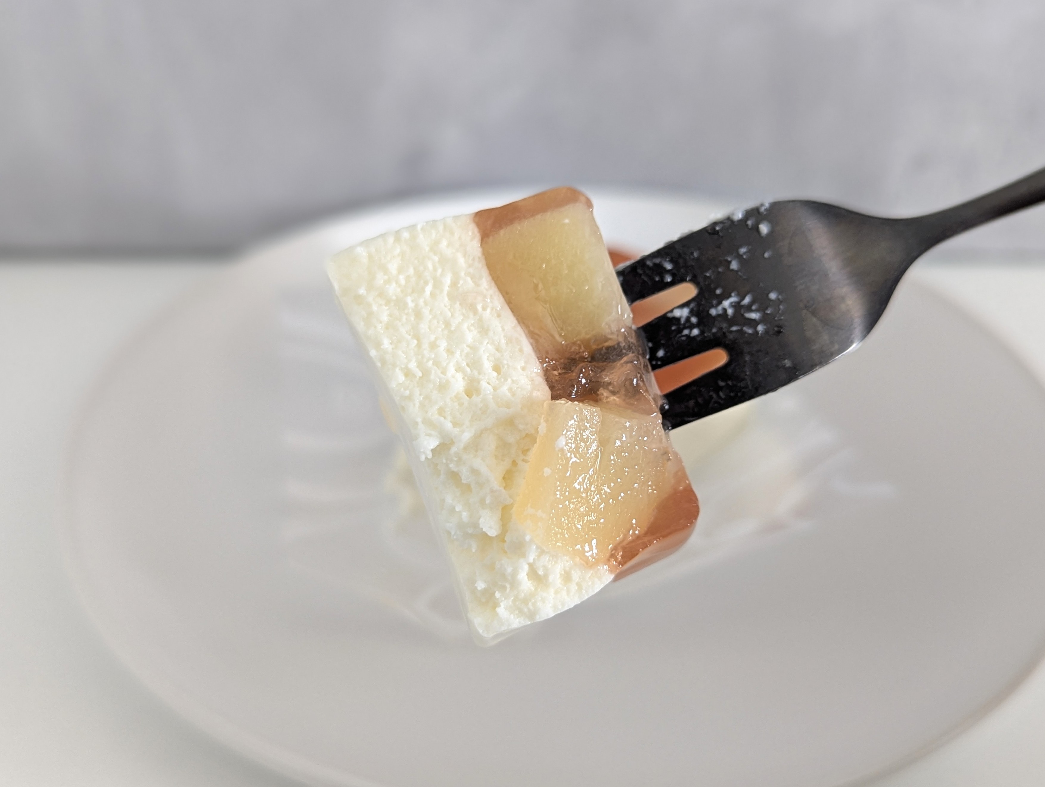 ローソン、桃のレアチーズケーキ (16)