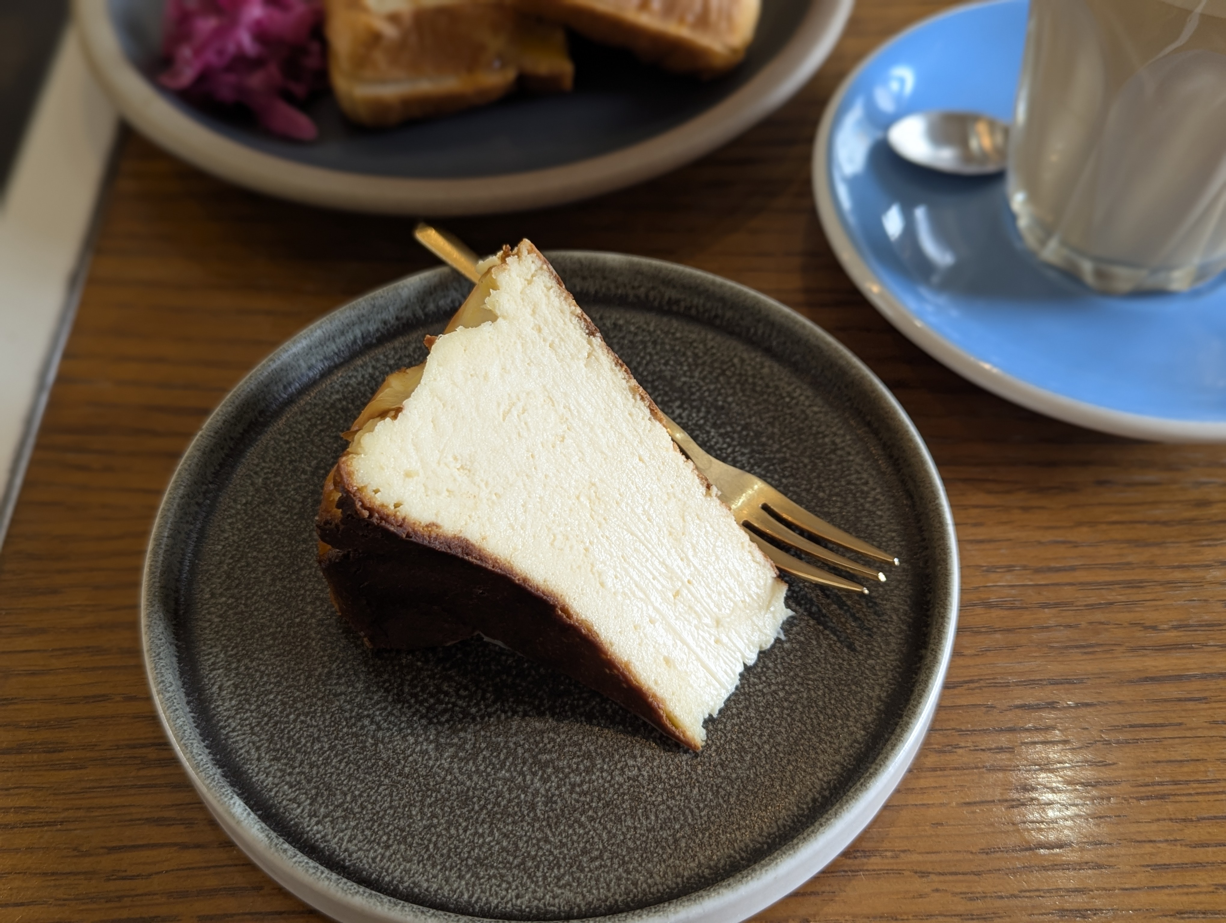 上町 YOUR DAILY COFFEE （ユア デイリー コーヒー） バスクチーズケーキ (2)