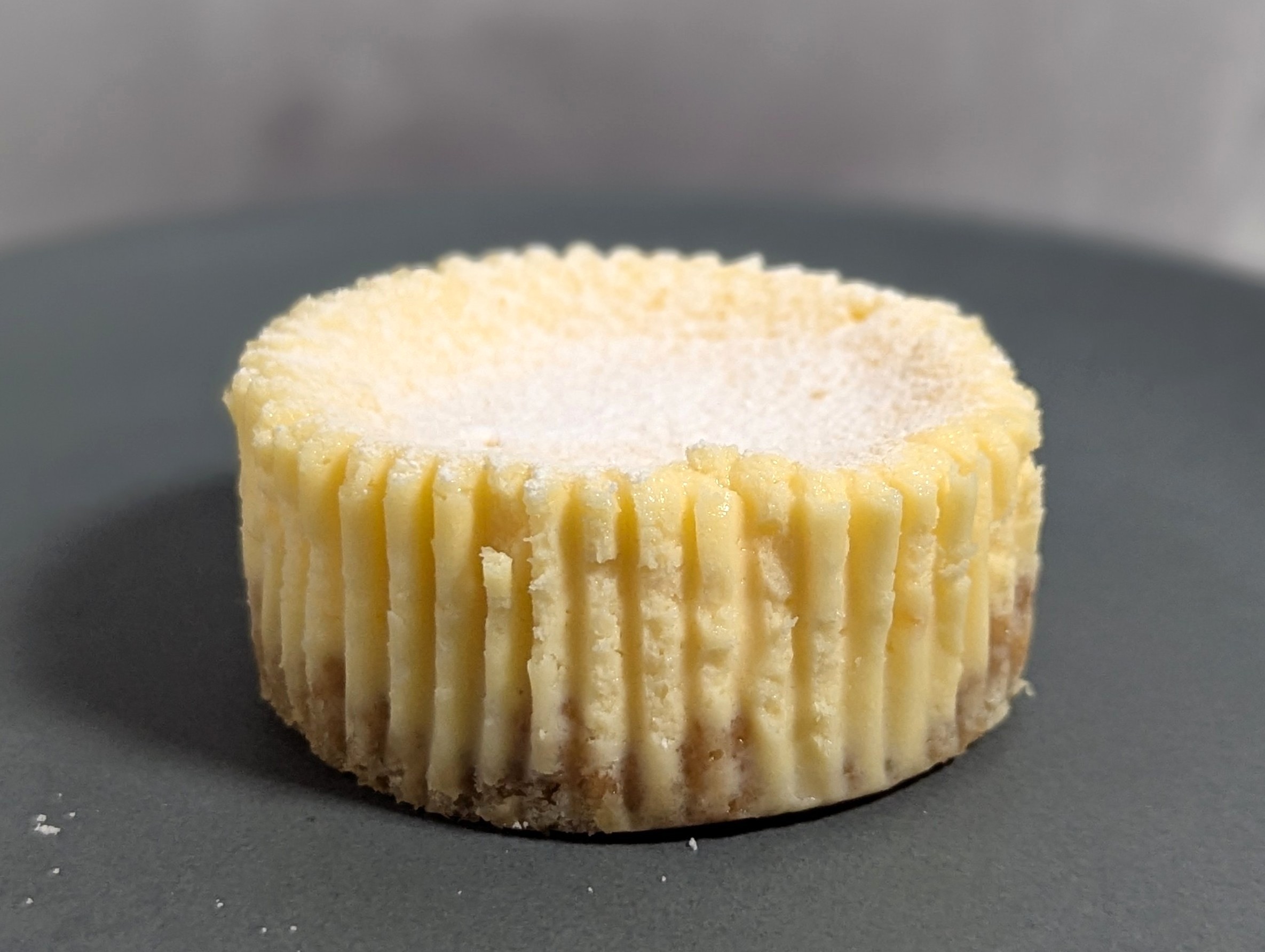 セブンイレブン、3種チーズのとろ生食感チーズケーキ (13)