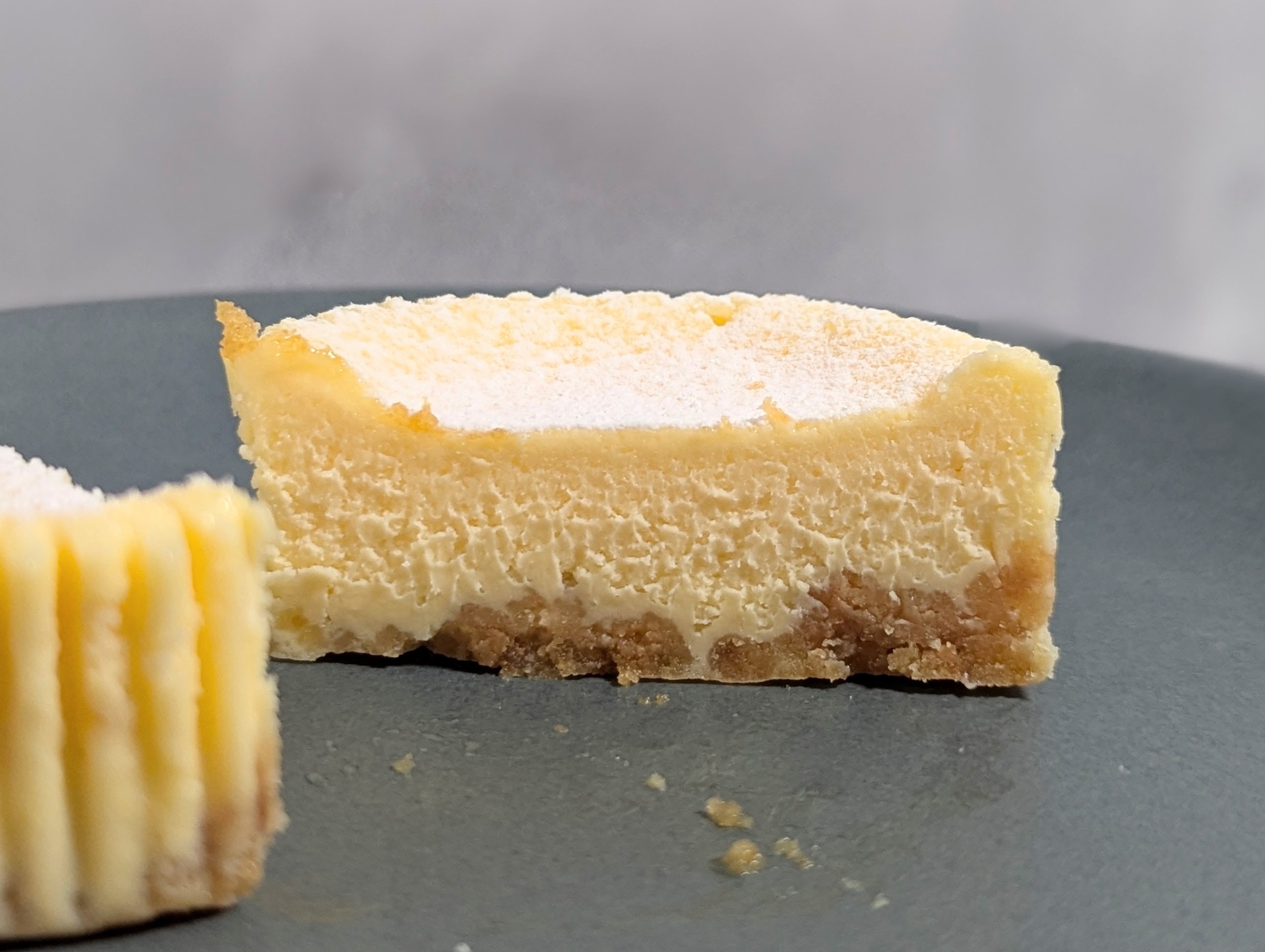 セブンイレブン、3種チーズのとろ生食感チーズケーキ (14)