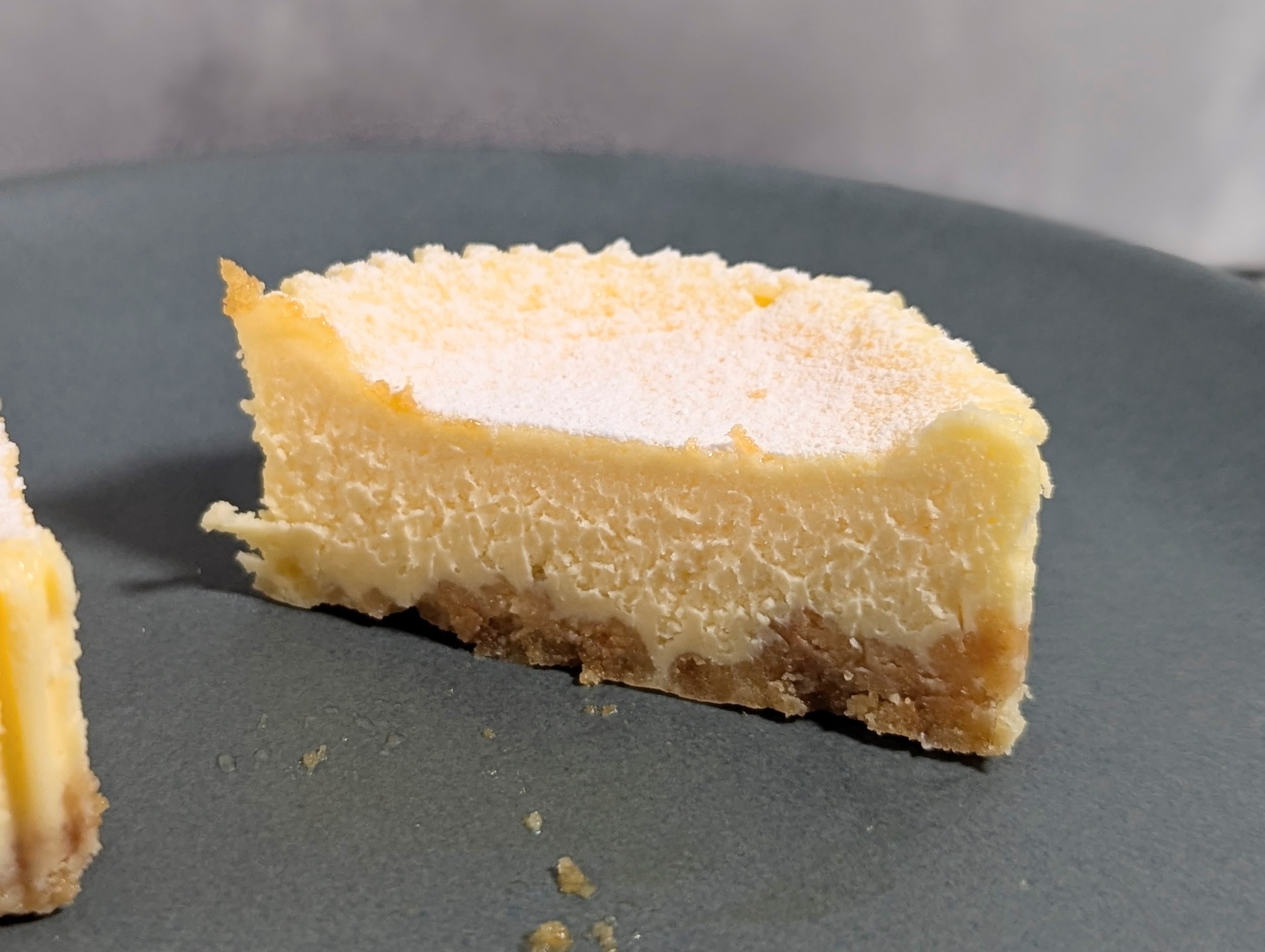 セブンイレブン、3種チーズのとろ生食感チーズケーキ (17)